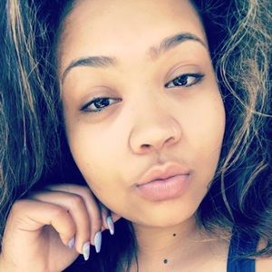 Meet your Posher, April